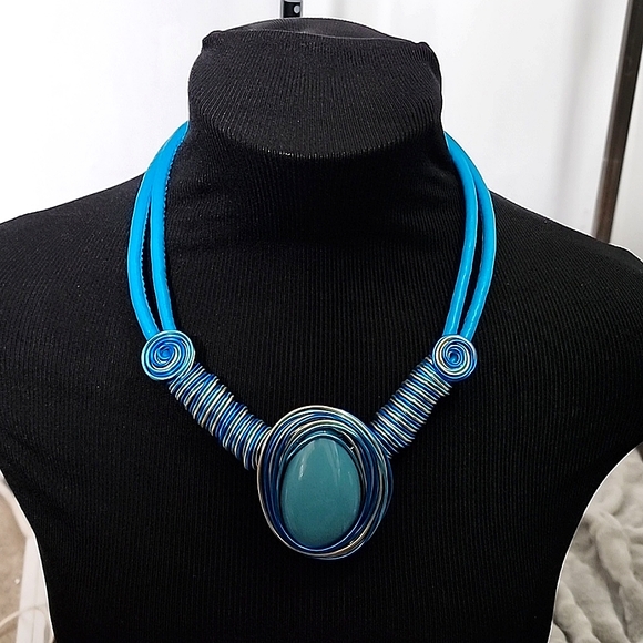 Blue Wire Wrapped Necklace and Earrings Set New - Picture 6 of 11